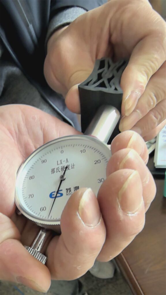 Rubber seal hardness inspection for EPDM extrusion profile quality control