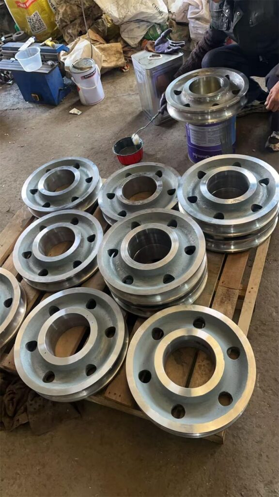 Inner diameter machining of grooved sheave showing precision bore and oil groove structure