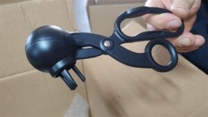 Export cartons of plastic tong device sets packed on pallet