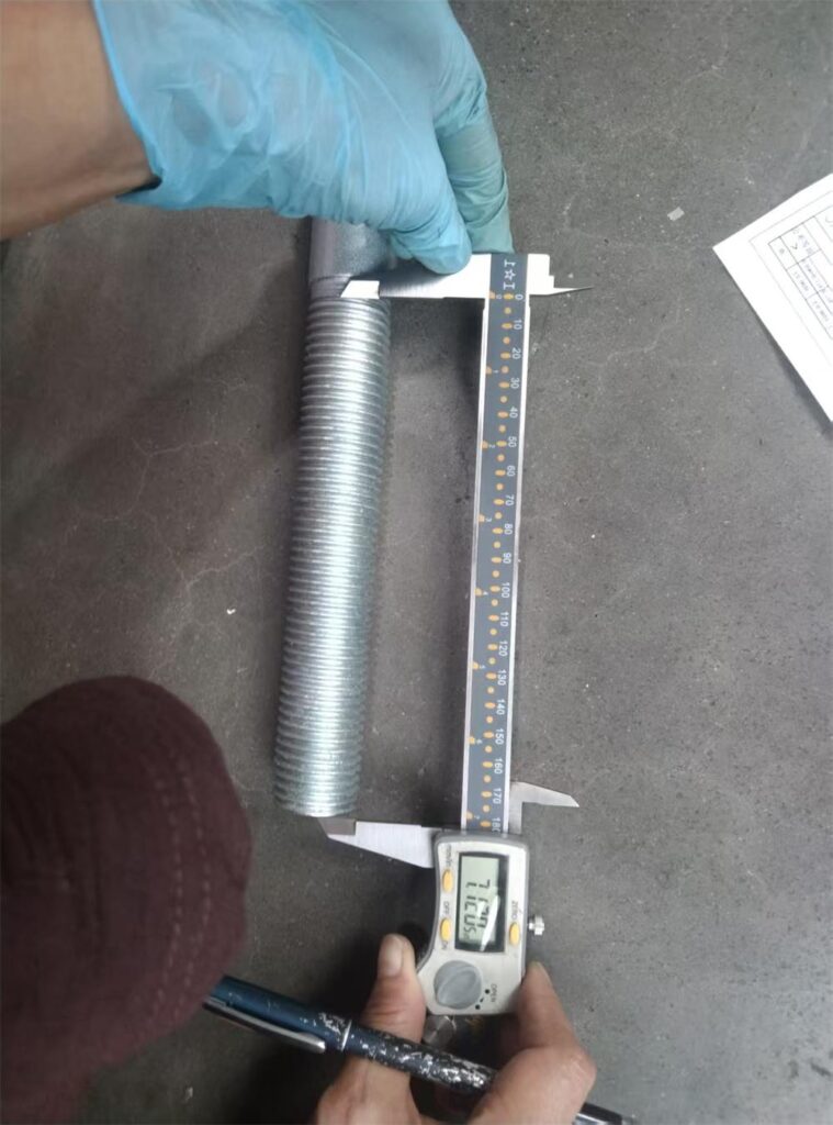 Inspection of left thread length on 42CrMoA alloy steel adjusting spindle