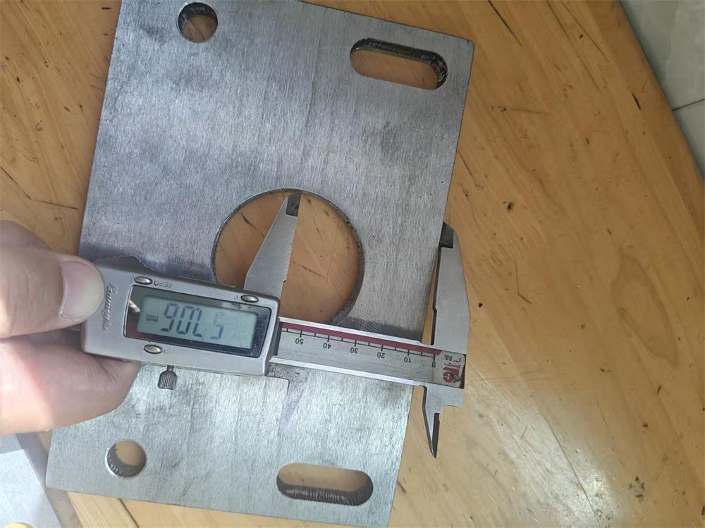 Slot dimension inspection of machined steel guide plate