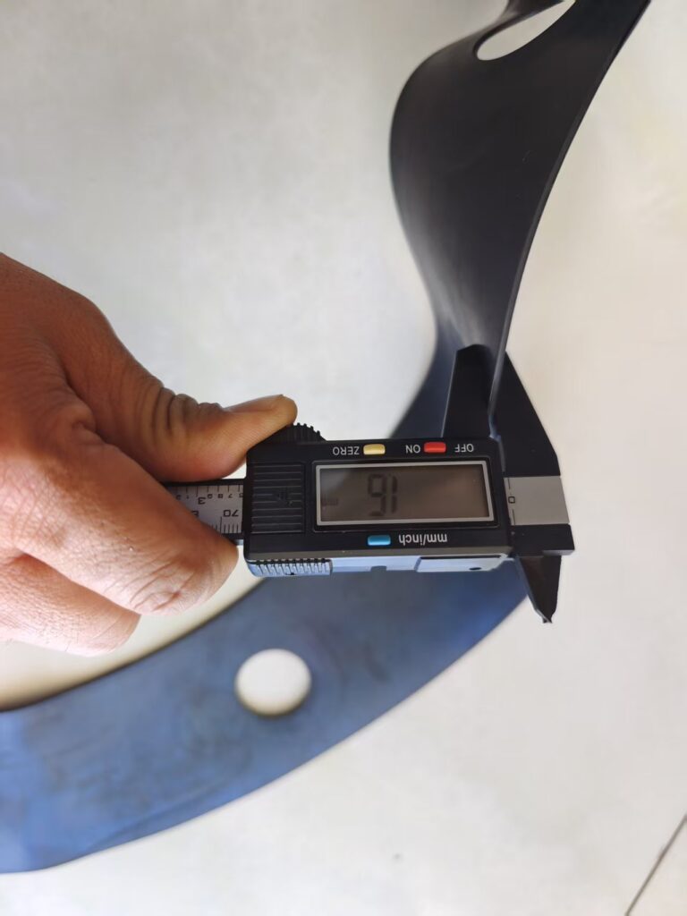 Thickness inspection of CR Neoprene rubber gasket