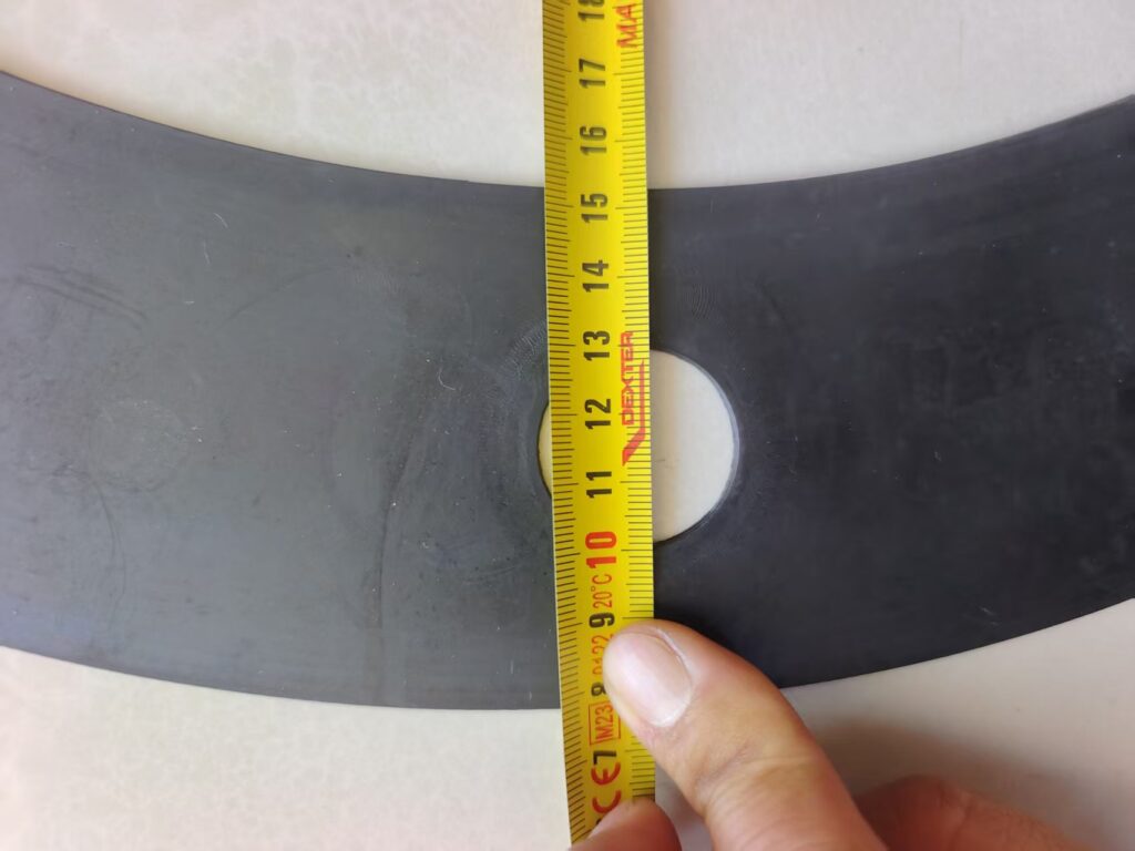 Bolt hole diameter inspection of Neoprene stuffing box gasket