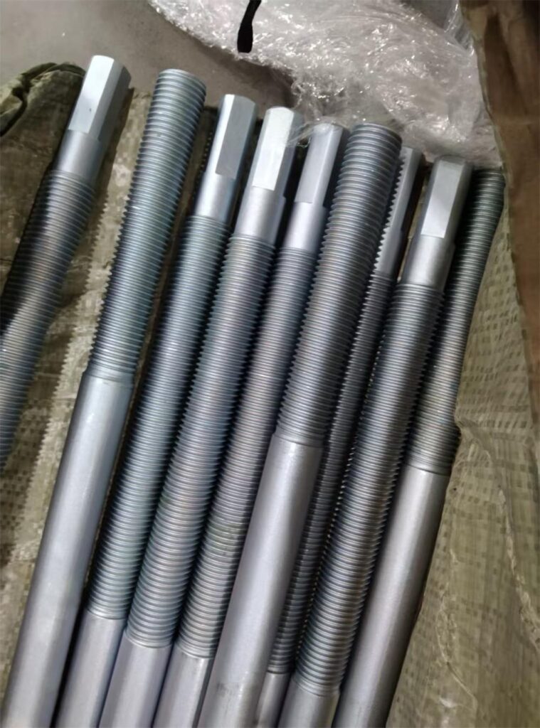 Zinc plated threaded adjusting spindles packed for Panama industrial maintenance project