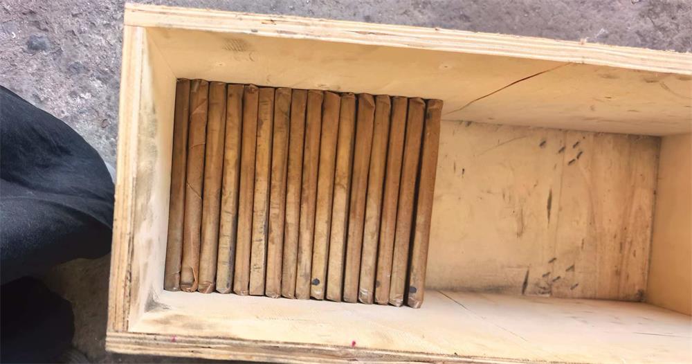 steel guide plates packed in wooden case
