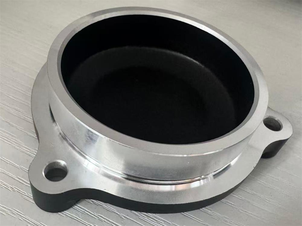 CNC-machined aluminum cast flange housing with precision bore and mounting holes