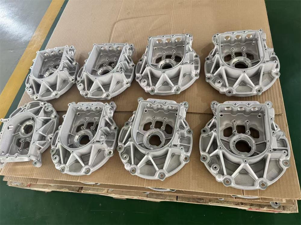 Batch-produced aluminum gearbox housings with CNC-machined bores and mounting holes