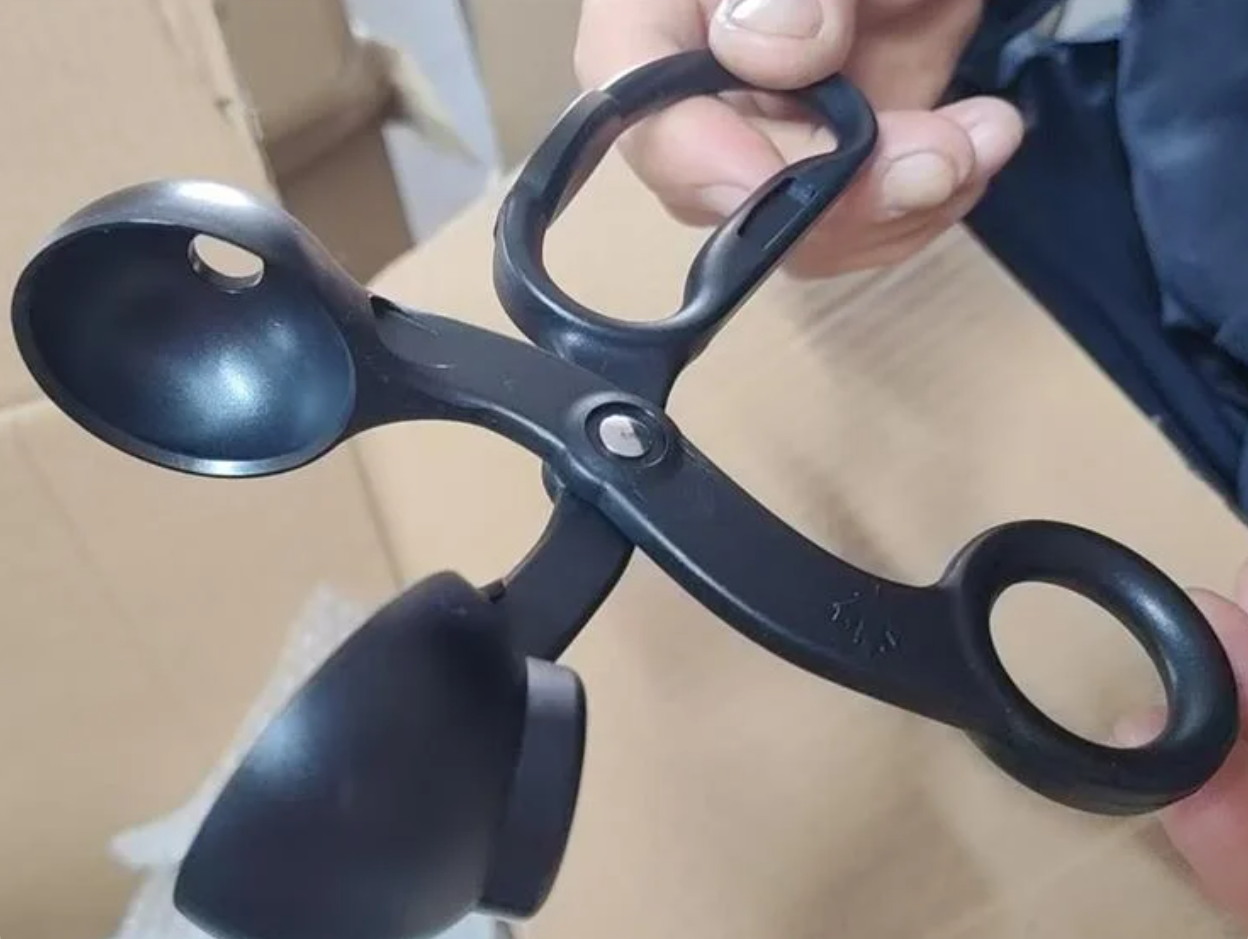 Custom PC injection molded tong device with assembled plastic components