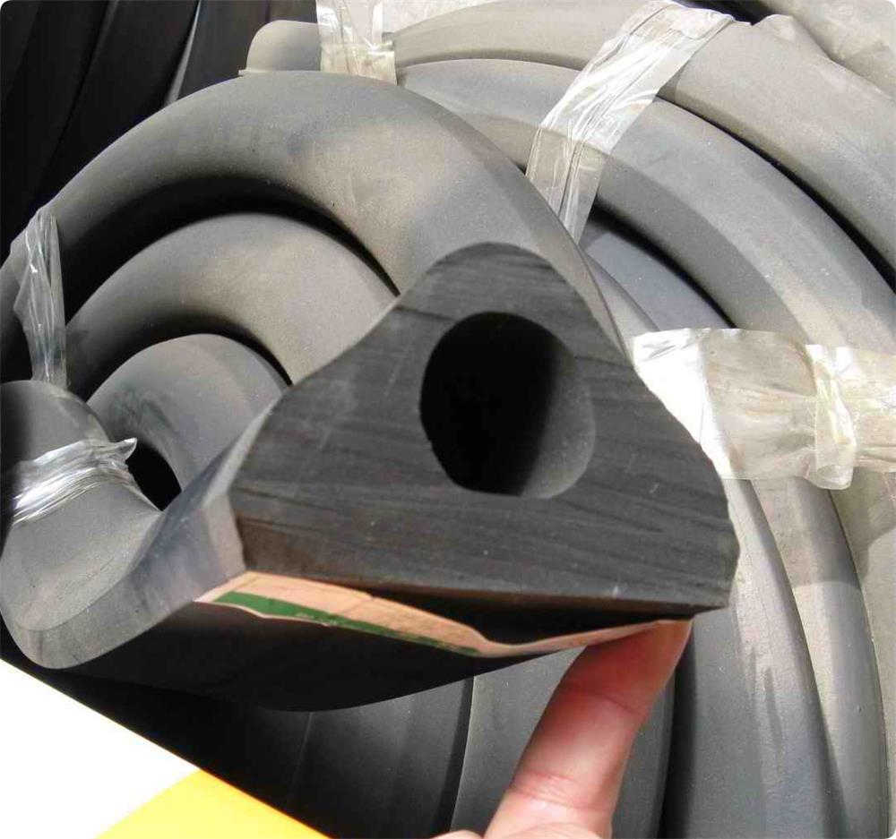 Large hollow EPDM rubber sealing profile for marine applications