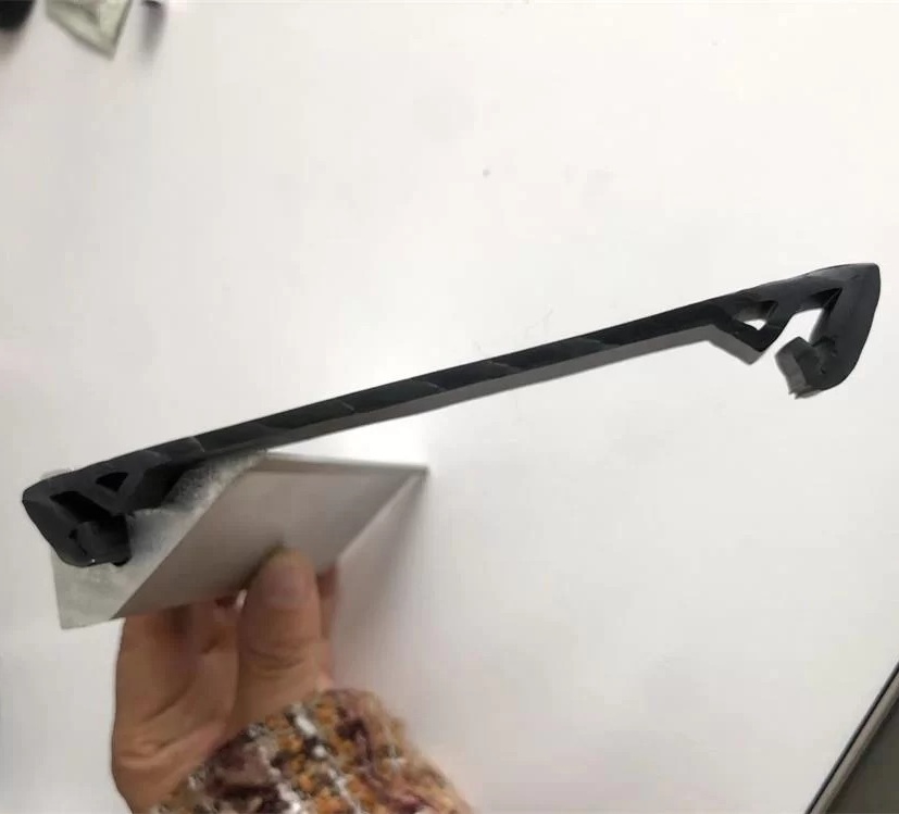 Custom EPDM sealing profile for metro and railway applications