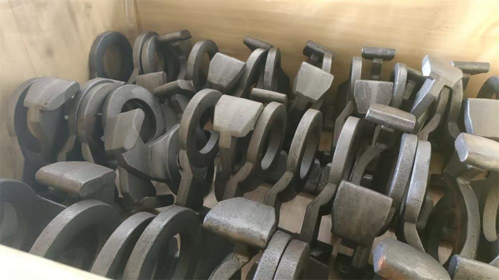 Custom sand cast ductile iron knuckle and brake bracket components for Australia